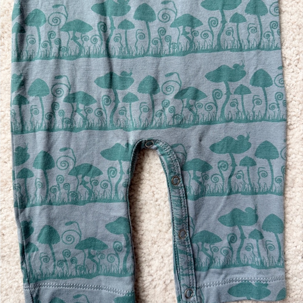 Kate Quinn Gray and Green Patterned Bodysuit & Matching Bonnet - Picture 4 of 10